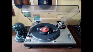 Technics SL1200MK2 Turntable Year Built 1978 [upl. by Nhojleahcim]